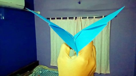 Flying Paper Butterfly, Flying Paper, Flying Butterfly, Tutorial Origami, Cute Origami, Origami Butterfly, Paper Butterfly, Diy Videos, Video Tutorial