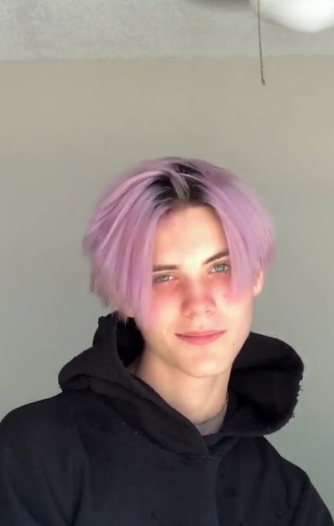 Bleach Hair Ideas, Pink Hair Guy, Noen Eubanks, Bleach Hair, Light Purple Hair, Men Hair Color, Hair Color Pink, Aesthetic People, Bleached Hair