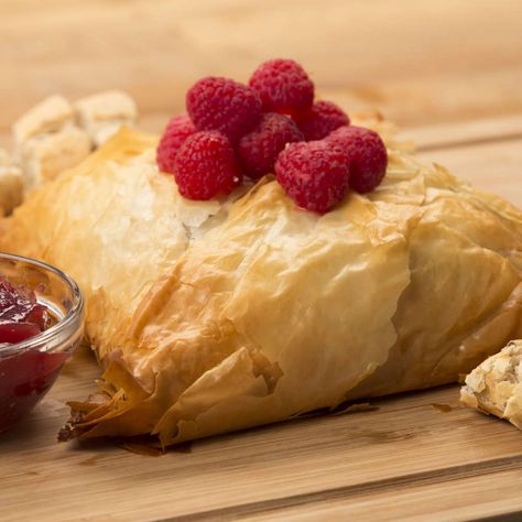 Gooey Baked Brie In Phyllo Dough Recipe by Tasty Appetizers Brie, Brie Phyllo, Philo Dough, Phyllo Dough Recipes, Phyllo Recipes, Brie Recipes, Festive Appetizers, Phyllo Dough, Baked Brie