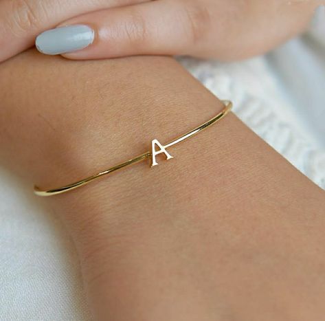 Gold Bracelet For Women With Letters, Alphabet Bracelets Gold, Couple Bracelets Aesthetic, Trendy Watches Women, Alphabet Bracelets, Alphabet Bracelet, Simple Chain Necklace, Gold Bracelet Simple, Gold Initial Pendant