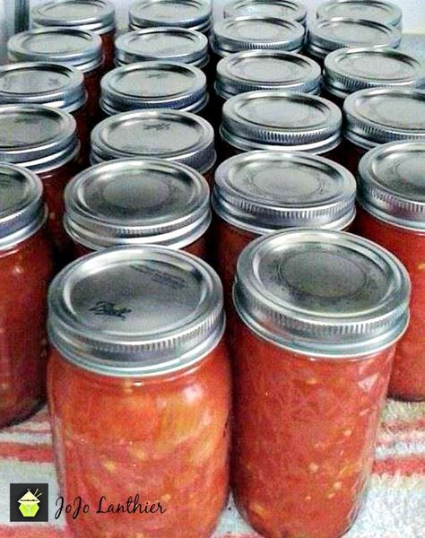 Old Fashioned Canned Tomatoes. A great easy tutorial & recipe so you can capture the taste of Summer and enjoy during the Winter months! Good Old Fashioned Canned Tomatoes. Oh boy! This is a wonderful Canned Diced Tomatoes Recipes, Canned Stewed Tomatoes, Canned Tomato Recipes, Garden Canning, Garden Peppers, Freezing Recipes, Canning Tomatoes Recipes, Hamburger Steaks, Grill Cheese