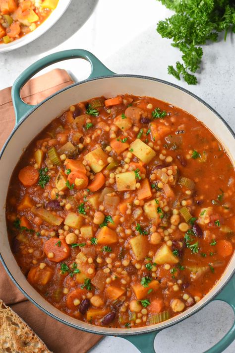 sardinia minestrone soup Canned Beans Recipe, Mediterranean Recipes Healthy, Lemon Soup, Minestrone Soup Recipe, Mediterranean Diet Meal Plan, Seasonal Vegetables, Italian Soup, Minestrone Soup, Canned Beans