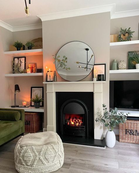 House Beautiful UK | This living room from @homeatspringbank is so warm and welcoming 🤍 | Instagram Retreat Living Room, Victorian Living Room Decor, 1930s Living Room, Green Sofa Living Room, Lounge Room Styling, Living Room Decor Neutral, Victorian Living Room, Classy Living Room, Living Space Decor