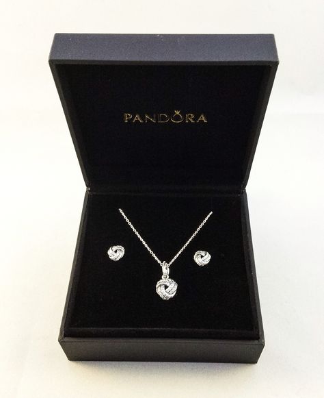 Make mum sparkle with this beautiful love knot gift set by Pandora!  The perfect present for Mother's Day?  Just £90.00 www.knightjewellers.com #pandora #knightjewellers #giftset #loveknot Pandora Sets Gifts, Pandora Set, Charm Bracelets For Girls, Pandora Necklace, Dope Jewelry, Jewelry Fashion Trends, Classy Jewelry, Expensive Jewelry, Exclusive Jewelry