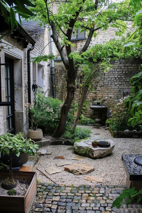 🍂This Decor is Simply Magnificent Brownstone Garden, Tiny Garden Ideas, Front Gardens, Small Courtyard Gardens, Tiny Garden, C S Lewis, Mediterranean Garden, Never Too Old, Love Garden