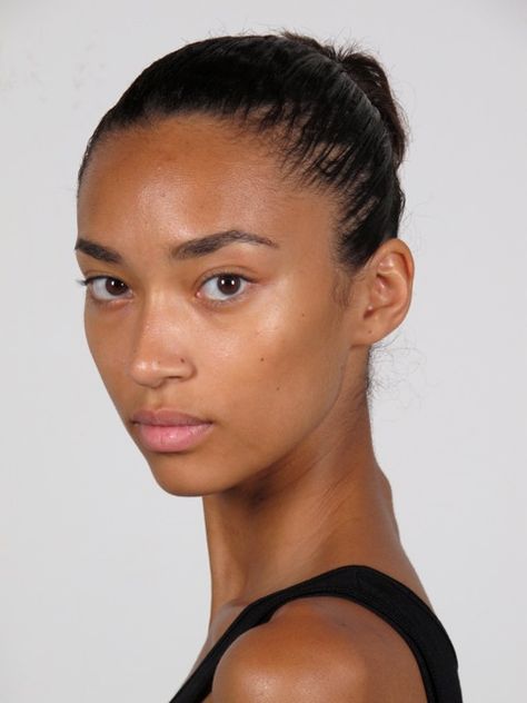 African Model Anais Mali Neutral Lips, Bright Lips, African Models, Blowout Hair, Female Head, African Inspired Fashion, African Beauty, People Of The World, Interesting Faces