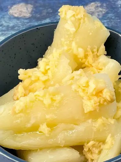 Yuca Con Mojo de Ajo (Yuca with Garlic Mojo) - The American Cuban Table Garlic Mojo Sauce, Cuban Mojo Sauce, Mojo Sauce, Cuban Mojo, Garlic Uses, Onion Sauce, Sauce Pot, Cuban Recipes, Spanish Food