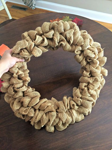 This rustic fall burlap bubble wreath is simple, beautiful, easy to make, and… Burlap Bubble Wreath, Making A Wreath, Bubble Wreath, Easy Burlap Wreath, Patriotic Burlap Wreath, Tree Napkin, Burlap Wreath Tutorial, Making Wreaths, Burlap Wreath Diy