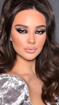 Satin And Jeans Outfit, Silver Dress Makeup Look Wedding, Smoky Prom Eye Makeup, Dramatic Evening Makeup, Silver Night Makeup, Black Silver Makeup Looks, Silver Black Eye Makeup, Prom Makeup With Black Dress, Cool Toned Smokey Eye