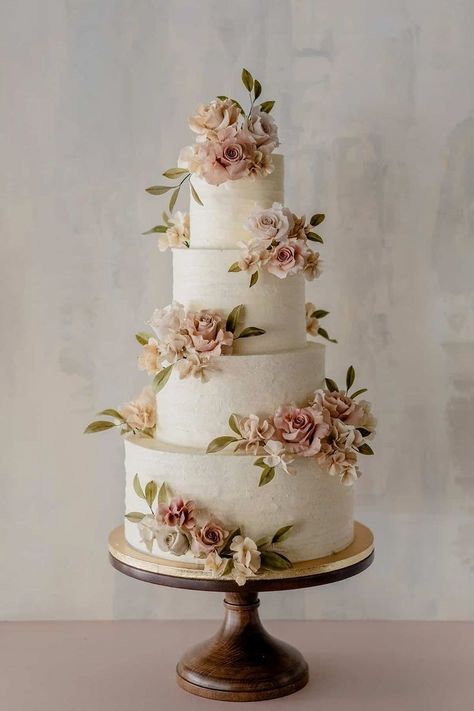 4 Tier Wedding Cake, Cake With Flowers, Pretty Wedding Cakes, Big Wedding Cakes, Country Wedding Cakes, Floral Wedding Cakes, Tiered Cake, Amazing Wedding Cakes, Wedding Cake Rustic