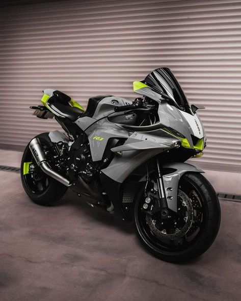 Biker Photography, Yamaha Bikes, Aerodynamic Design, Yamaha R1, Sports Bikes Motorcycles, Yamaha Yzf R1, Very Funny Pictures, Vinyl Wrap, Race Track