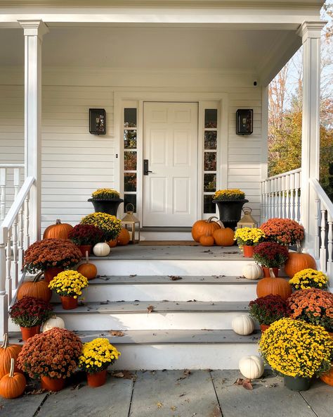 Black Flower Pots, Fall Decor Front Porch, Fall Porch Ideas, Kat Jamieson, Olive Branch Wreath, Porch Inspiration, Decor Front Porch, Porch Pumpkins, Pumpkin Garland