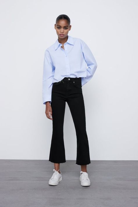 Cropped Flare Jeans Outfit, Zara Jeans Outfit, Petite Flare Jeans, Cropped Jeans Outfit, Flare Jeans Outfit, Mid Waist Jeans, Womens Jeans Bootcut, Jeans Mid Rise, Outfit Jeans