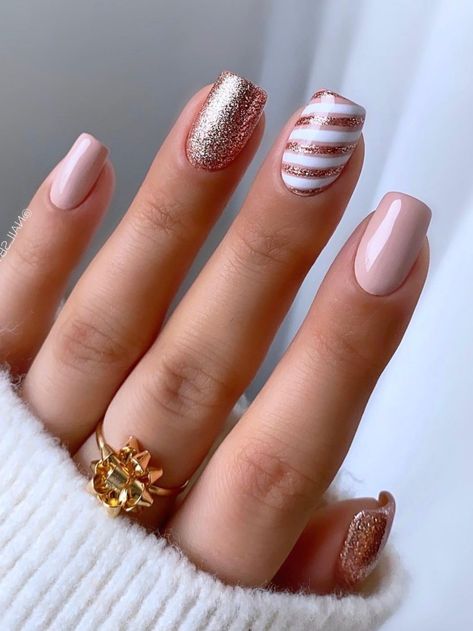 Short Christmas Nails, Unghie Sfumate, Christmas Gel Nails, Her Nails, Cute Gel Nails, Short Acrylic Nails Designs, Festival Nails, New Year's Nails, Dipped Nails