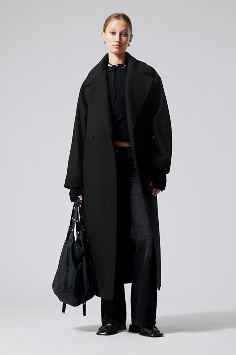 Kia Oversized Wool Blend Coat - Black - Weekday WW Wool Coat Outfits, Oversized Coat Outfit, Black Wool Coat Women, Wool Coat Outfit, Black Duster, Oversized Wool Coat, Swedish Street Style, Black Wool Coat, Wool Coat Women