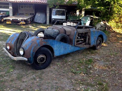 Peugeot France, Psa Peugeot Citroen, Auto Retro, Rusty Cars, Old Pickup, Old Pickup Trucks, Sport Automobile, Pickup Trucks, Bugatti