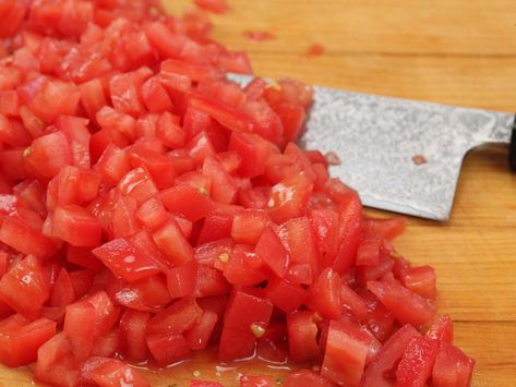 Peeling and dicing fresh tomatoes is a great technique to know for when you want those tomatoes to melt into a sauce or a soup, if you plan on canning them whole, or if you're making a very delicate tomato sauce where seeds would ruin the texture. It was one of the first techniques I learned at my first Italian-restaurant job, and one that I performed nearly every single day. It's especially useful this time of year, during prime tomato-canning season. Best Minestrone Soup Recipe, Fresh Tomato Sauce Recipe, Soup Minestrone, Basic Knife, Serious Eats Recipes, Minestrone Soup Recipe, Knife Skills, Knife Skill, Tips For Cooking