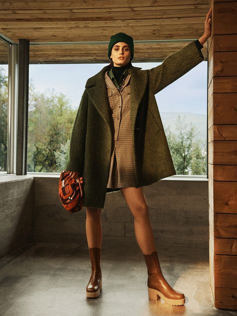 Taylor Hill Layers Up in Weekend Max Mara Fall 2022 Campaign Lachlan Bailey, Haute Mess, Pink Puffer Jacket, Max Mara Coat, Max Mara Weekend, Creative Fashion Photography, Fashion Shoots, Taylor Hill, Weekend Max Mara