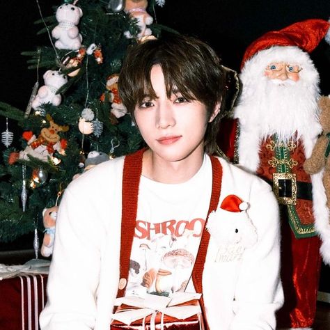 txt beomgyu icons Beomgyu Christmas, Soft Boyfriend, Holiday Icon, Txt Beomgyu, Anime Dancer, Tomorrow X Together, Christmas Icons, Grown Man, Vogue Korea