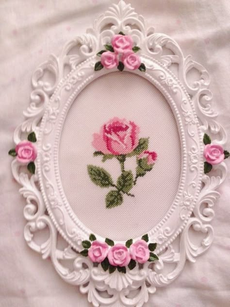 Photo Frame Design, Shabby Chic Crafts, Shabby Chic Diy, Silk Ribbon Embroidery, Frame Crafts, Ribbon Embroidery, 로고 디자인, Shabby Chic Decor, Clay Crafts