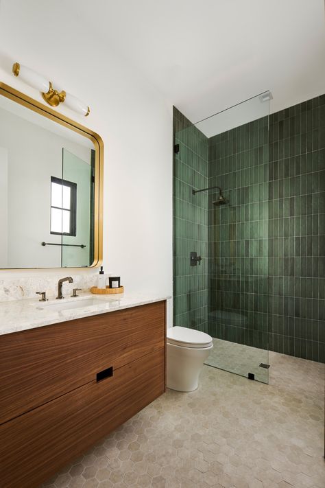 Bathroom Inspiration Green Tiles, Concrete And Green Bathroom, Mid Century Modern Bathroom Green Tile, Bathroom Ideas Colorful Tiles, Small Green Tile Bathroom, Emerald Green Subway Tile Bathroom, Colorful Primary Bathroom, Interesting Design Ideas, Bathroom With Green Shower Tile