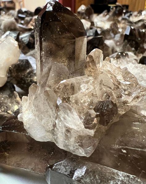 Smoky Quartz Aesthetic, Crystal Girl, Spiritual Grounding, Crystal Aesthetic, Grey Agate, Quartz Colors, Smoky Quartz Crystal, Emerald City, Crystal Palace