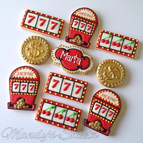 238 Likes, 9 Comments - 🎀MANDYS SWEETS🎀 (@mandyssweets) on Instagram: “Slot machine cookies for a birthday ❤️🎰🎲💰💛 #slotmachine #slotmachinecookies #casino #casinocookies…” Poker Cookies, Vegas Cookies, Casino Theme Party, Casino Birthday, Slot Machine Cake, Vegas Theme, Cake Simple, Slot Machine Party, Slot Machines