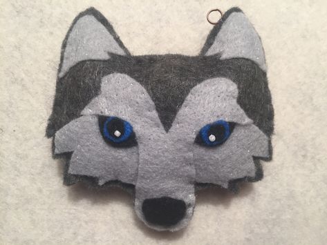 Felt Wolf ornament Felt Wolf Ornament, Felt Wolf, Wolf Ornament, Dog Puppet, Handmade Felt Ornament, Felt Dog, Wolf Face, Felt Creations, Felt Ideas