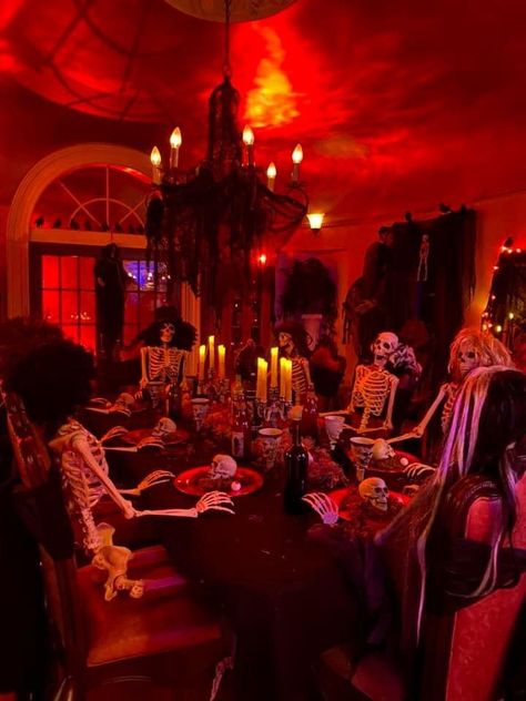 Halloween Witch’s Lair, Haunted Dinner Party Decor, Halloween Sweet 16 Decorations, Halloween Diner Theme, Maximalist Halloween Decor, Heloween Decoration Party, Halloween Party Decor Aesthetic, Halloween 18th Birthday Party, Haunted Dinner Party