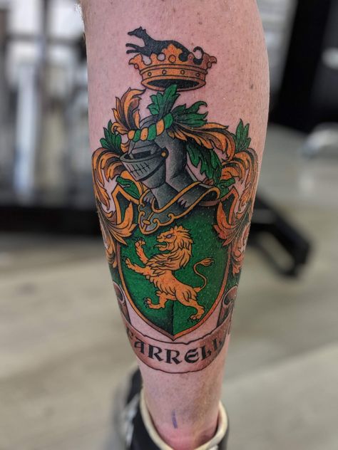 Coat Of Arms Tattoo, Family Crest Tattoo, Crest Tattoo, Family First Tattoo, Harry Tattoos, Shamrock Tattoos, Back Of Arm Tattoo, Medieval Tattoo, Knight Tattoo