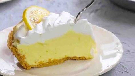 No-Bake Lemon Pudding Pie Recipe | DIY Joy Projects and Crafts Ideas Lemon Pudding Pie Recipe, Lemon Pudding Pie, Cream Cheese Lemonade Pie, Pudding Pie Recipes, Cowboy Cookie, Custard Pies, Cowboy Cookie Recipe, Ooey Gooey Bars, Ww Lunch