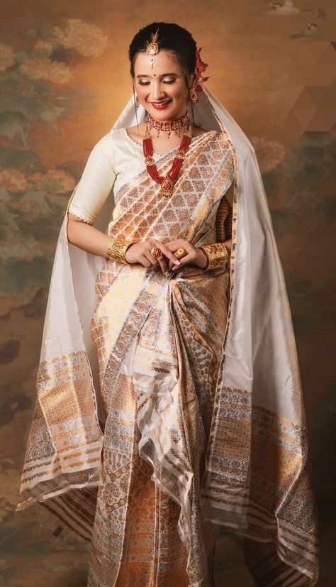 Bridal Mekhela Chador, Assamese Bride Photoshoot, Assamese Bridal Look, Assamese Wedding Dress, Mekhla Chadar Saree, Mekhala Chadar, Assamese Dress, Mekhla Chadar, Assamese Wedding