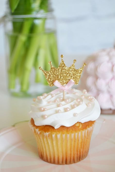 Crown Cupcake Toppers, Crown Cupcakes, Gold Birthday Party Decorations, Pink And Gold Birthday Party, Pink And Gold Birthday, Princess Theme Birthday, Princess Theme Birthday Party, Princess Cupcakes, Princess Party Decorations