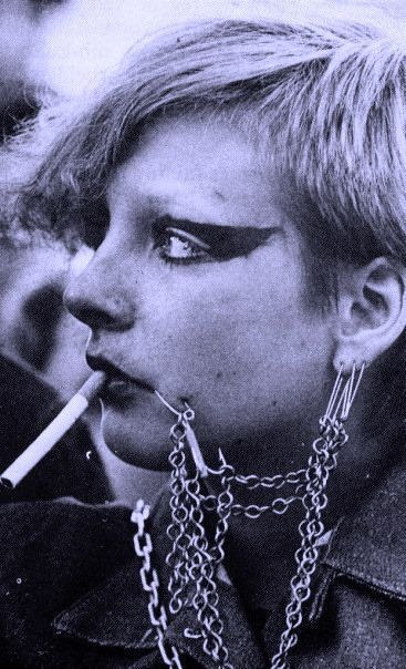 Punks 70s, Chicas Punk Rock, Punk Rock Girls, 70s Punk, 80s Punk, Punk Makeup, Punk Culture, Punk Aesthetic, Teddy Boys