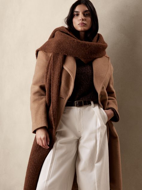 Scarves 2024 Trends, Tan Coat Outfit Winter, Large Scarf Outfit, Striped Scarf Outfit, Nz Outfits, Brown Scarf Outfit, Chunky Scarf Outfit, Camel Winter Coat, Scarf Outfit Fall