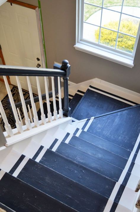 Diy Painted Stairs, Painted Stairs Makeover, Painting Wooden Stairs, Stenciled Stairs, Paint Stairs, Stairs Treads, Stairs Makeover Design, Keen Style, Diy Staircase Makeover