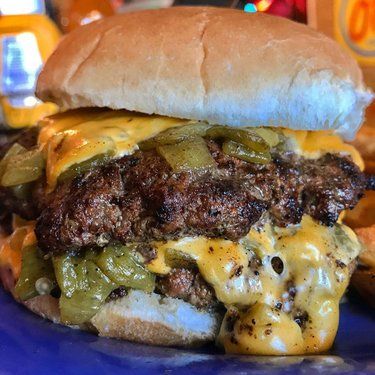 Green Chile Burger, Green Chile Cheeseburger, Green Chili Cheese Burger, Green Chili Burgers Recipe, Green Chili Cheeseburger, Green Chili Burgers, Tamales Casserole, New Mexico Recipes, Green Chili Burger