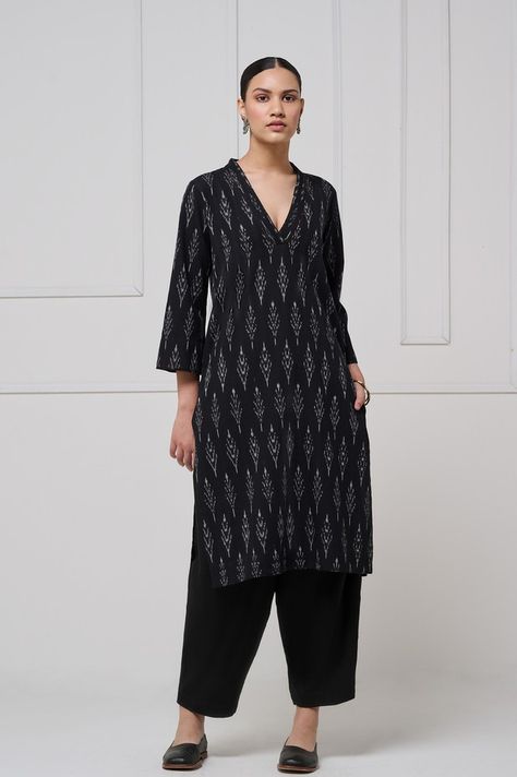 Rozana Vidisha Ikat Cotton Kurta Ikat Suit Designs, Ikkat Dresses Designs, Ikat Dress Kurti, Ikat Kurti Designs, Ikat Kurta Designs, Sambalpuri Kurta Designs, Ahmedabad Shopping, Ikkat Kurta Designs, Ikat Kurti