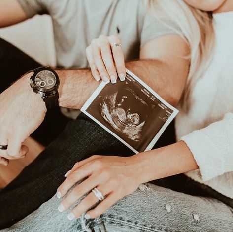 Ultrasound Announcement, Pregnancy Announcement Photography, Home Maternity Photography, Pregnancy Announcement Pictures, Announcement Pictures, Pregnancy Announcement Photoshoot, Rainbow Baby Announcement, Baby Announcement Photoshoot, Cute Pregnancy Pictures