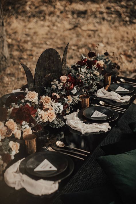 Halloween Inspired Wedding Decor - Perfete | Black boho long wedding table Dessert Wedding, Dark Wedding Theme, Halloween Themed Wedding, Dark Wedding, Cake Photography, Inner Goddess, Gothic Wedding, Wedding Mood, Moon Goddess