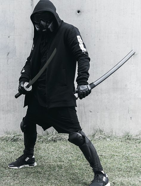 Admirable.co — Zipped hoodie - Snap The World. Available at... Mode Poses, Urban Samurai, Urban Ninja, Cyberpunk Fashion, Foto Art, Action Poses, Urban Wear, Dark Fashion, Swords