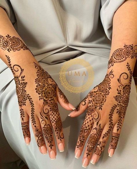 Henna Tattoo Design, Mehndi Ideas, Henna Flower Designs, Arabic Designs, Tattoos Henna, Henna Nails, Henna Inspired Tattoos, Henna Hand, Designs Mehndi