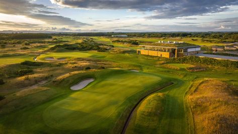 Scotland Bucket List, Glasgow Airport, St Andrews Scotland, Cozy Bar, Pull Cart, Luxury Cottage, Golf Trip, Red Lion, St Andrews