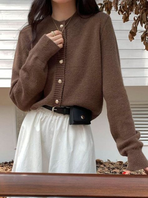 Manche, Áo Len Cardigan, Sixth Form, Fall Cardigans, Dark Autumn, Brown Cardigan, Long Sleeve Knitted Cardigan, Fits Inspo, Button Front Cardigan#OutfitInspoSchool #AestheticFallFashion #FallInJapanStyle #UniqloFallStyle #CozyFallOutfits Brown Cable Knit Cardigan, Fall Cardigan Outfits, Brown Cardigan Outfit, Ootd Cardigan, Corporate Baddie, Cardigan Outfit, Fall Cardigans, Cardigan Brown, Crew Neck Cardigan