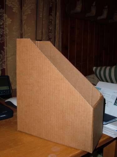 Homemade Cardboard Magazine Box good for homeschool organization. Spray paint or contact paper would personalize them for your own decor. File Holder Diy, Cardboard Objects, Diy Magazine Holder, Cardboard Diy, Cardboard Storage, Diy Organizer, Box Crafts, Cardboard Crafts Diy, Homemade Items