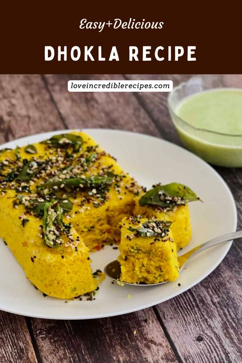 Enjoy dhokla, a fluffy savoury Indian cake, made with a handful of ingredients! A delicious vegetarian appetizer perfect for celebrations and festivals including Diwali! Diwali Appetizers Indian Easy, Diwali Appetizers, Besan Dhokla Recipe, Indian Mint Sauce, Appetizers Indian, Khaman Dhokla, Vegetarian Appetizer, Diwali Recipes, Indian Cake