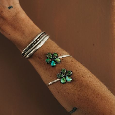 Hannah Mae Levy | What did you guys think about these forearm chokers? | Instagram Western Silversmithing, Silversmithing Jewelry Ideas, Cowboy Fits, Hannah Mae, Cowgirl Turquoise, Western Fashion Jewelry, Navajo Turquoise Jewelry, Silversmithing Jewelry, Cowgirl Aesthetic