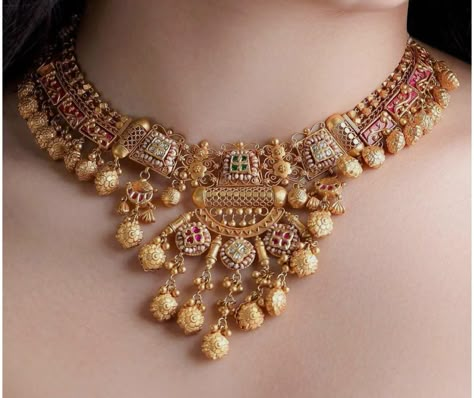 Marwadi Gold Jewellery, Marwadi Jewellery Design, Heritage Jewellery Indian, Heritage Gold Jewellery, Bridal Necklace Set Gold, Gold Necklace Set Bridal Indian, Gold Jewellery Set Design, Diamond Necklace Set Bridal, Gold Sets Jewelry Indian Design