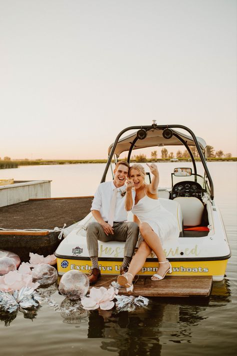 Wedding Send Off Ideas, Send Off Ideas, Boat Engagement, Boat Wedding, Wedding Send Off, Idaho Wedding, Engagement Pic, Photos Inspo, Engagement Pics