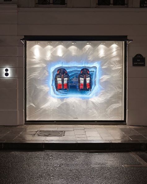 WEBSTA @moncler Moncler Window Display, Aspen Hotel, Retail Inspiration, Retail Windows, Retail Space, Hotel Design, Pop Up Store, Visual Merchandising, Window Display